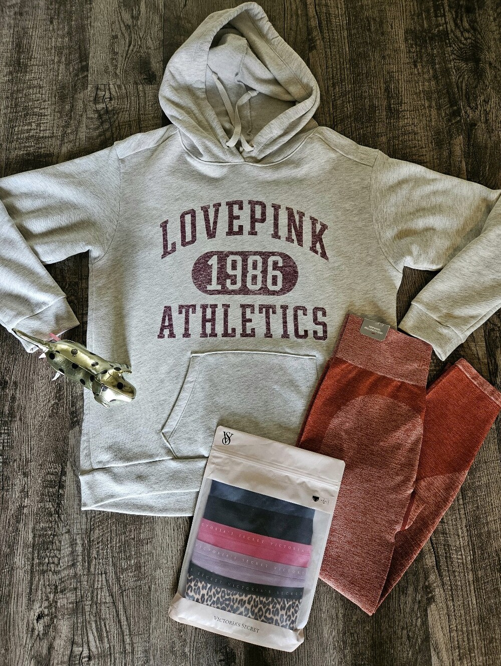 NWT NWOT VS Pink Bundle-Sweatshirt, Leggings, Panty Pack/Dog All LARGE Ret $139 - Picture 2 of 6